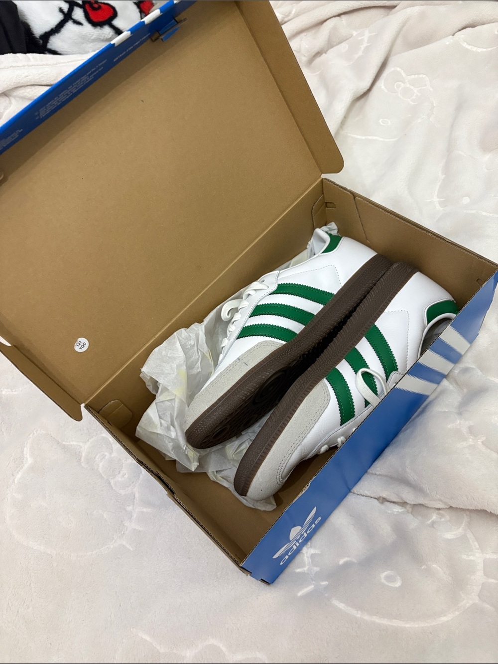 White Sneakers with Green Stripes and Brown Sole - Classic Athletic Style